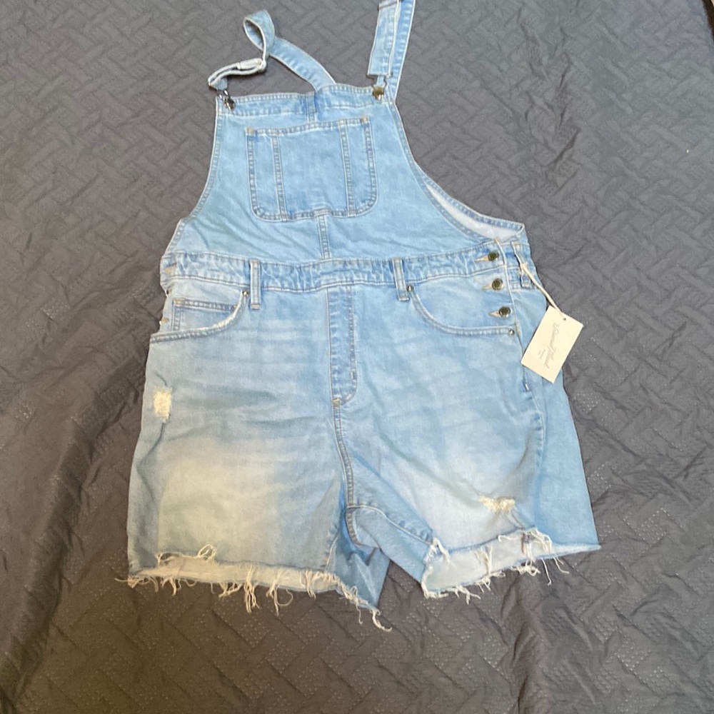 Universal Thread. Brand New with tags
